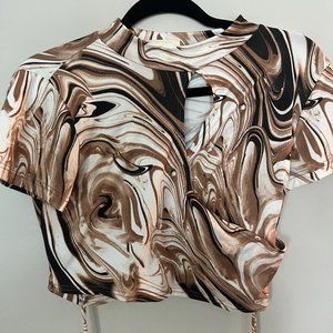 Free Kisses Size Large Multicolor Marble Print Crop Top Short Sleeves